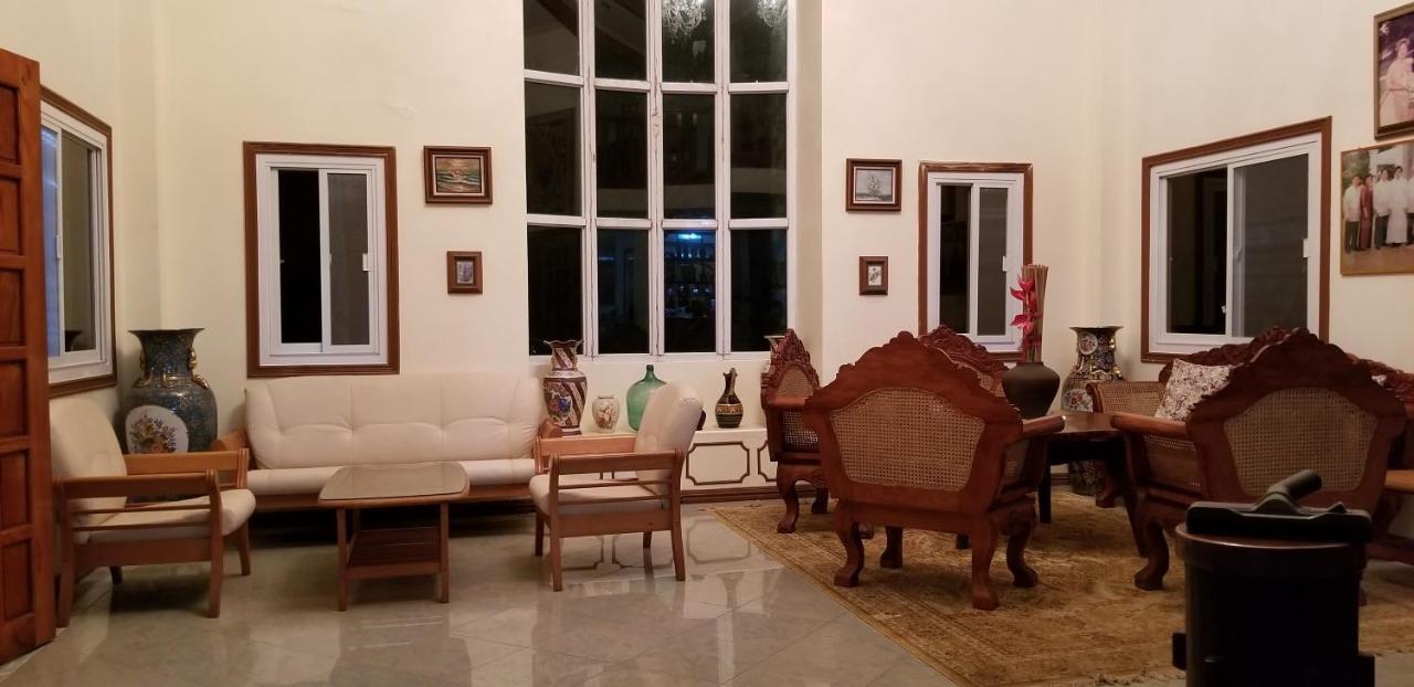 Buenavista Family Inn Tagudin Extérieur photo